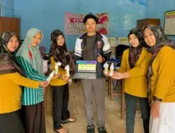 Mahasiswa KKN UNDIP Lakukan Pendampingan Pembuatan Design Packaging Botol Spray Anti Nyamuk