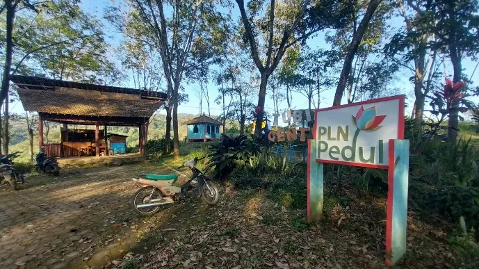 A sign in the woodsAI-generated content may be incorrect.