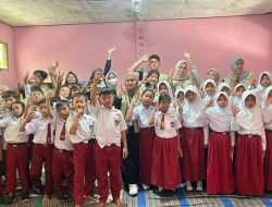 Mahasiswa KKN UNDIP Ajak Siswa SDN 4 Sugihmanik Berkreasi dengan Eco-Printing dari Bahan Alami