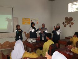 Mahasiswa KKN-T Tim 118 Undip Bersama Siswa di MA Al Fikri Semarang Melakukan Pembuatan Tempat Sabun Cuci Tangan dari Botol Plastik sebagai Upaya Meningkatkan Perilaku Hidup Bersih dan Sehat