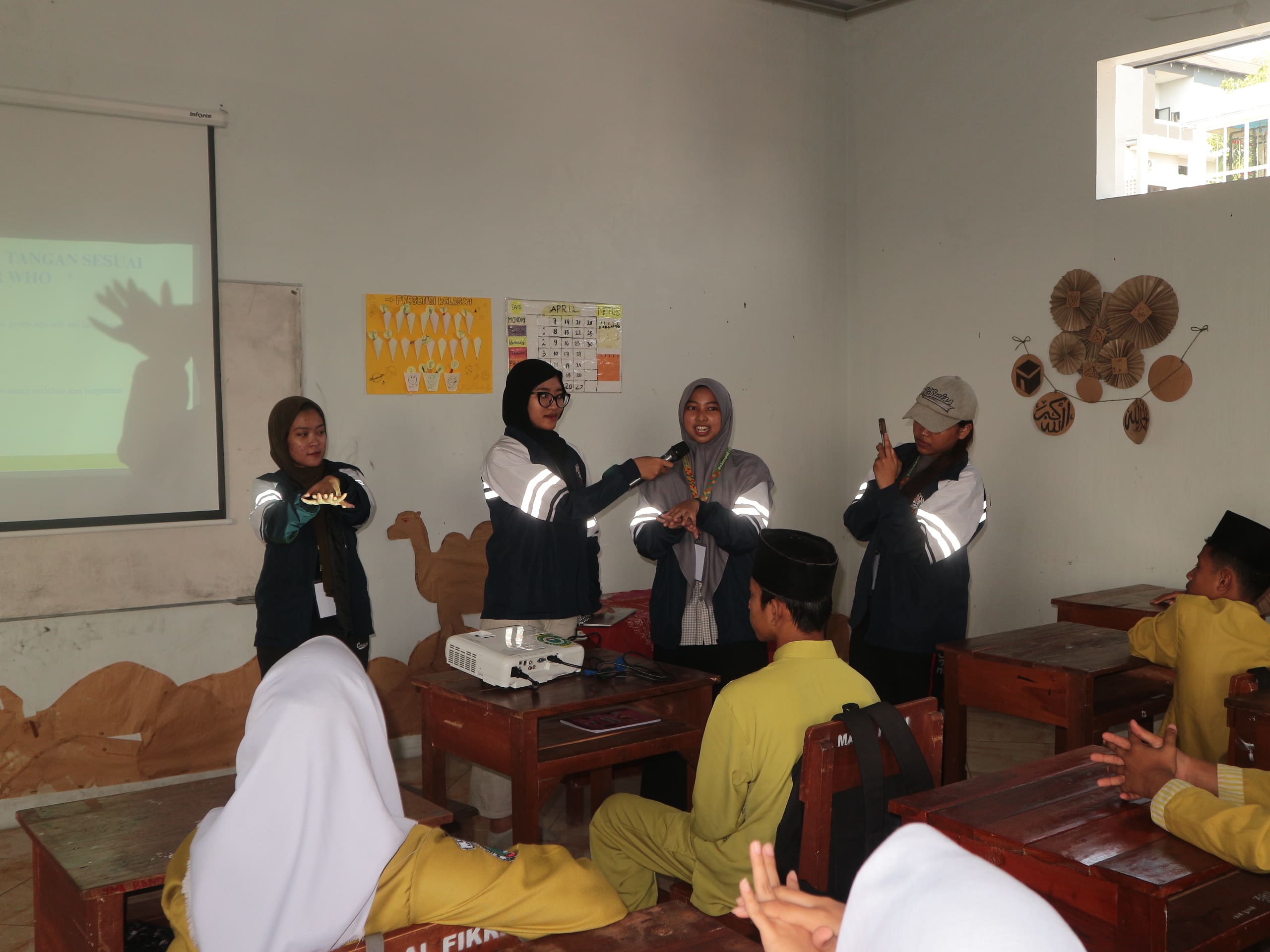 Gambar Reportase Monodisiplin
