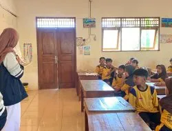 Mahasiswa TIM 76 KKN-T IDBU Universitas Diponegoro Kenalkan Cara Merawat Tanaman Bayam dan Kangkung di Kelas 4 SDN 3 Kebonagung