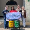 Hadirkan Daur Ulang Kreatif, Mahasiswa KKN 13 UPGRIS Serahkan Tong Sampah dari Tong Cat Bekas ke Gereja Bethel Indonesia Kelurahan Ungaran