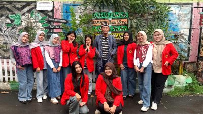 Mahasiswa UNTAG Surabaya Lakukan Pelestarian Kearifan Lokal Lewat Budaya Batik di Kampung Batik Okra Surabaya