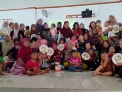 PELITA – SERUNI di Puskesmas Gembor, Cara Seru Mahasiswi Dietisien Universitas Esa Unggul Atasi Balita Overweight Lewat Piring Edukasi dan Senam Balita
